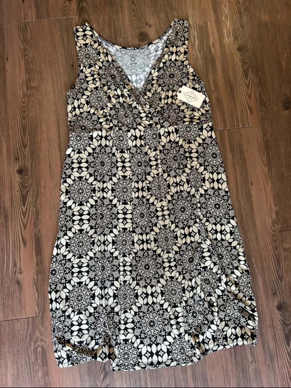 St. John's Bay Black and Cream Sleeveless V-Neck Midi Dress - Picture 1 of 6